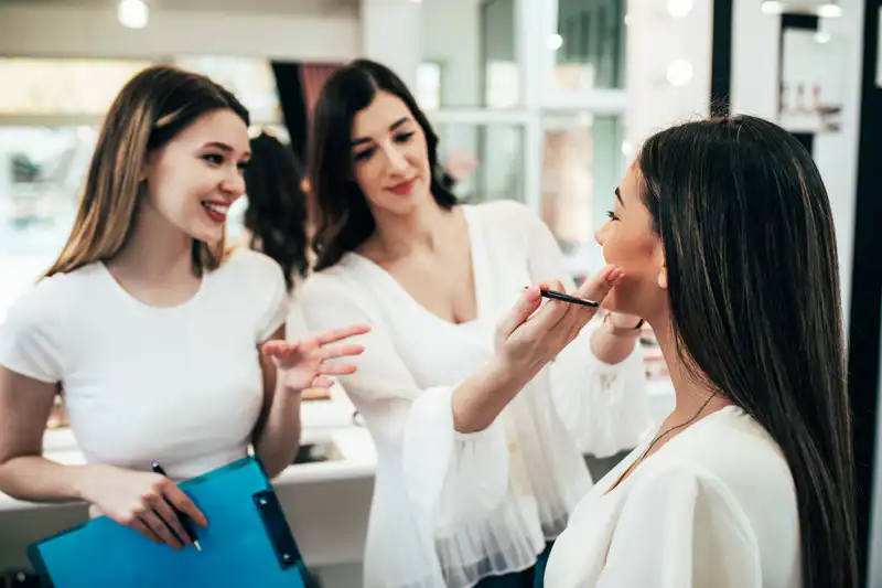Advantages of Becoming An Eyelash Extension Specialist